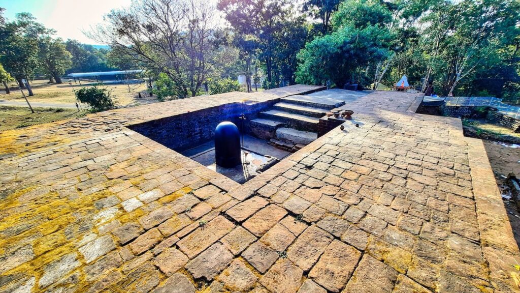 Garh-Dhanora Shiva Temple